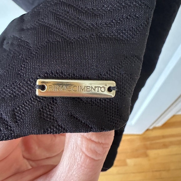 Elegant Black Sleeveless Dress - Picture 6 of 6